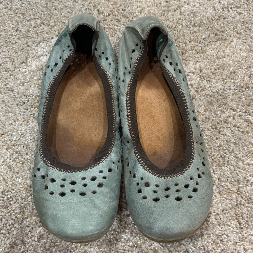 Taos flats size 7.5